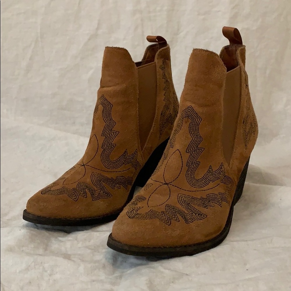 FREE PEOPLE x JEFFREY CAMPBELL suede western boots